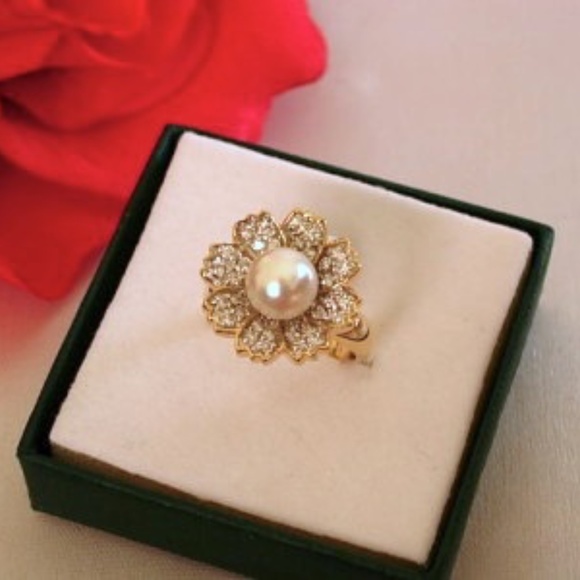 Pearl in a Patel of Paved setting Cubic Zirconia 18K gold-filled Ring Size 7 - Picture 2 of 4